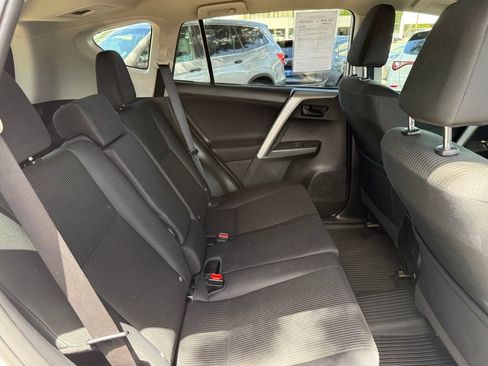 Used 2016 Toyota RAV4 LE AWD/4WD image 17