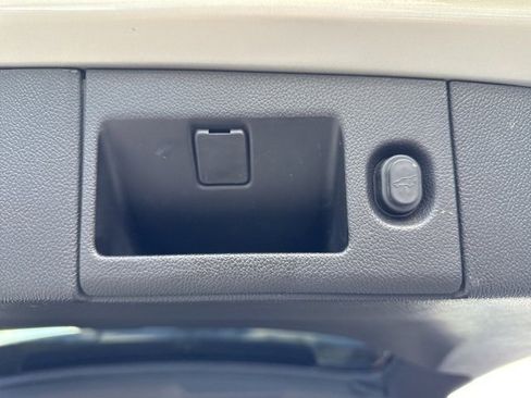 Used 2017 GMC Yukon SLT image 25