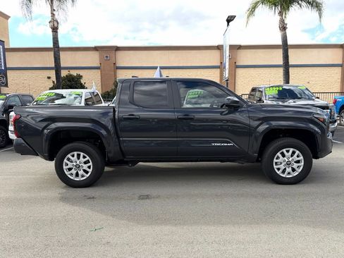 Used 2025 Toyota Tacoma SR5 image 9