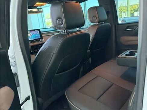 Used 2023 GMC Canyon Denali image 4