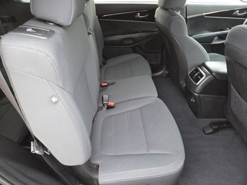 Used 2019 Kia Sorento L image 18