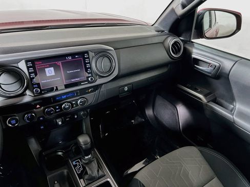 Certified 2021 Toyota Tacoma TRD Off-Road AWD/4WD image 20