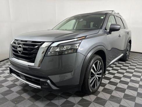 Used 2025 Nissan Pathfinder Platinum w/ Cargo Package image 3