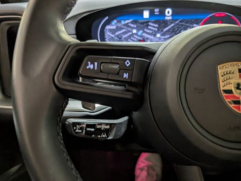 Certified 2024 Porsche Cayenne Coupe image 29