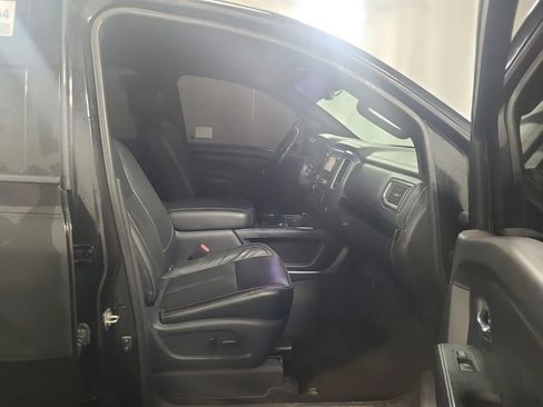 Used 2018 Nissan Titan SL w/ Midnight Edition AWD/4WD image 7