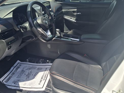Used 2023 Nissan Sentra SR w/ SR Premium Package FWD image 9