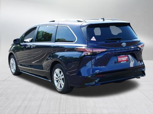 Certified 2022 Toyota Sienna XSE w/ XSE Plus Package AWD/4WD image 5