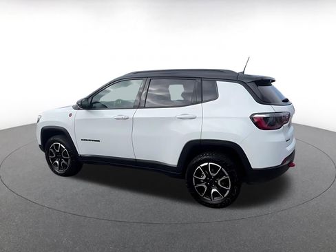 Used 2025 Jeep Compass Trailhawk AWD/4WD image 10