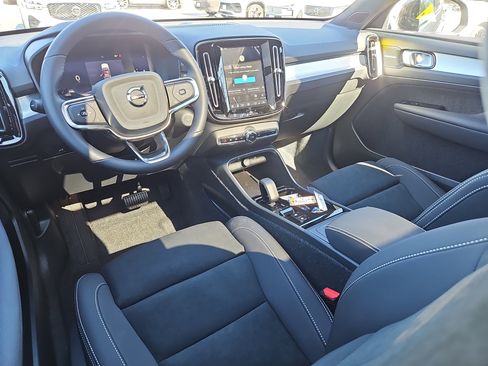 New 2026 Volvo XC40 B5 Ultra w/ Protection Package Premier image 3