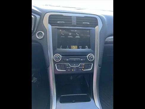 Used 2017 Ford Fusion SE w/ Fusion SE Technology Package FWD image 26