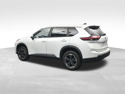 Used 2024 Nissan Rogue SV FWD image 3