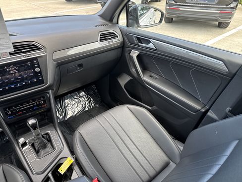 Certified 2023 Volkswagen Tiguan SE R-Line FWD image 15