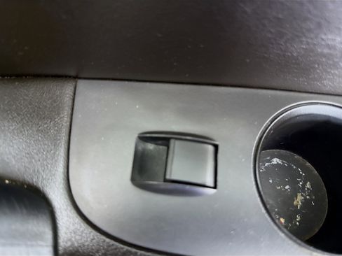 Used 2016 GMC Acadia SLE image 30