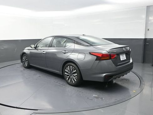 Used 2024 Nissan Altima 2.5 SV FWD image 7