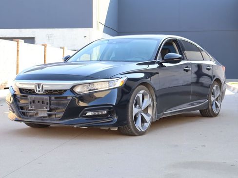 Used 2020 Honda Accord Touring image 2