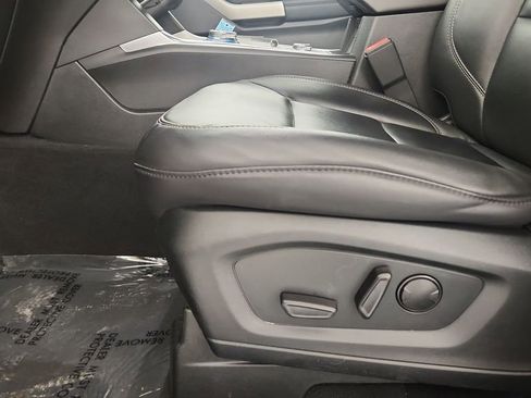 Used 2023 Ford Explorer XLT w/ Equipment Group 202A image 14