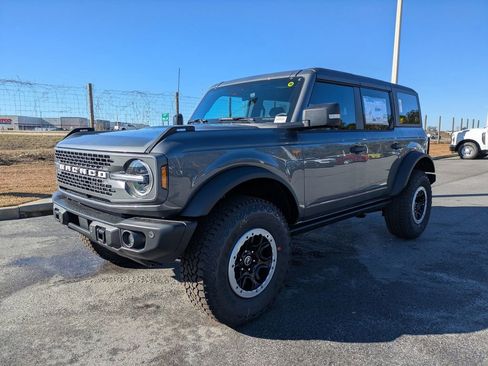 New 2025 Ford Bronco Badlands image 8