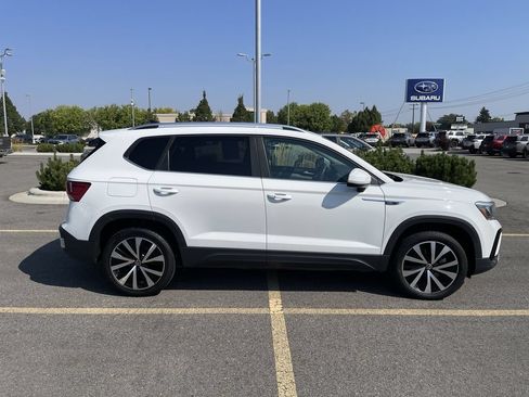 Used 2024 Volkswagen Taos SE FWD image 11