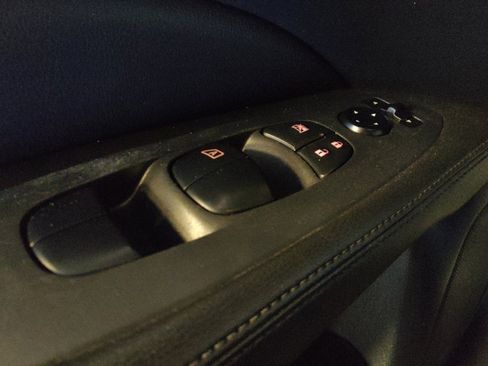 Used 2019 Nissan Pathfinder S image 27