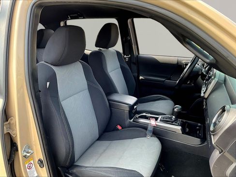 Used 2020 Toyota Tacoma TRD Sport AWD/4WD image 28