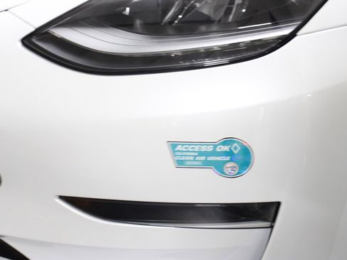 Used 2023 Tesla Model 3 Standard Range image 22