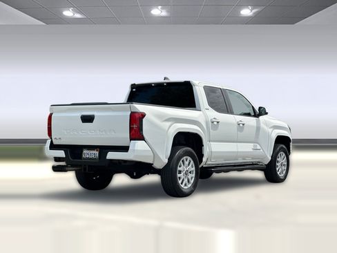 Used 2024 Toyota Tacoma SR5 AWD/4WD image 9