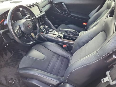 Used 2018 Nissan GT-R Premium image 25