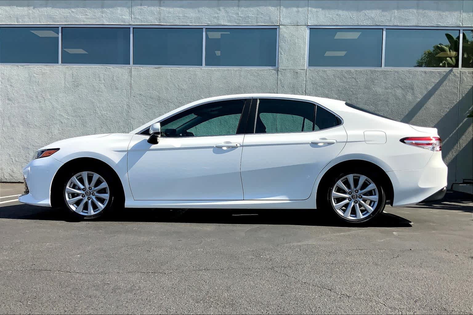 Used 2018 Toyota Camry LE FWD image 32