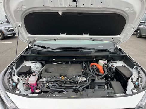 Used 2025 Toyota RAV4 LE image 31