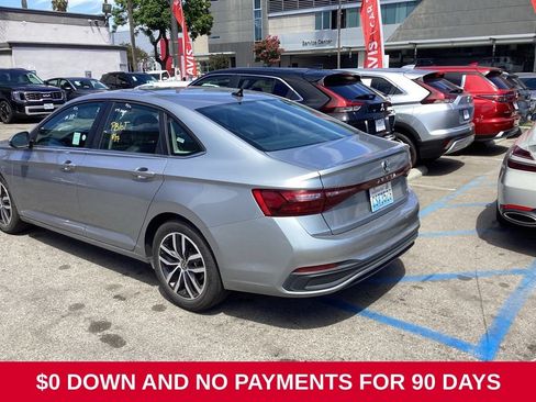 Used 2025 Volkswagen Jetta SE FWD image 6