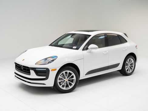 New 2026 Porsche Macan image 1