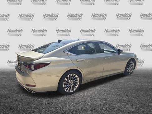 Used 2025 Lexus ES 350 w/ Accessory Package (Z2) FWD image 10