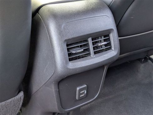 Used 2024 GMC Terrain SLT image 26