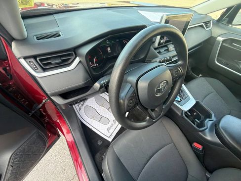 Used 2025 Toyota RAV4 XLE AWD/4WD image 12
