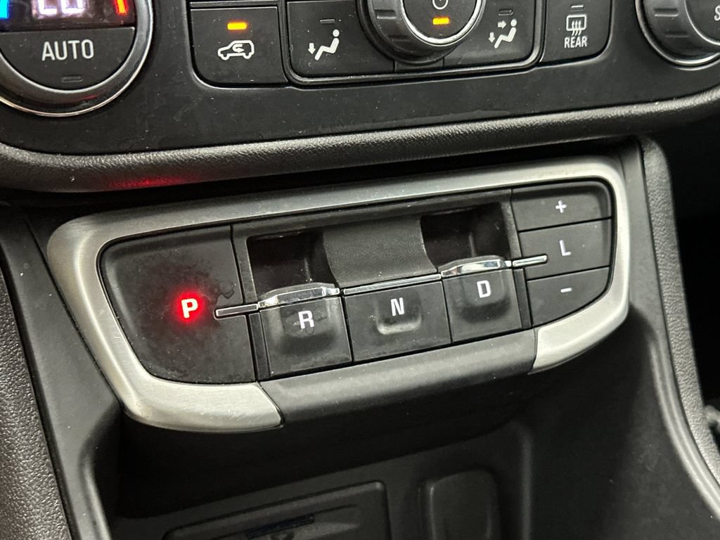 Used 2024 GMC Terrain SLT AWD/4WD image 20
