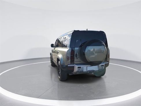 Used 2025 Land Rover Defender 110 S image 7