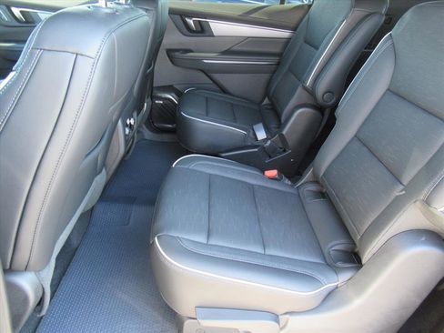 Used 2025 Buick Enclave Sport Touring image 28