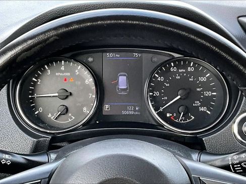Used 2019 Nissan Rogue SV w/ Premium Package FWD image 13