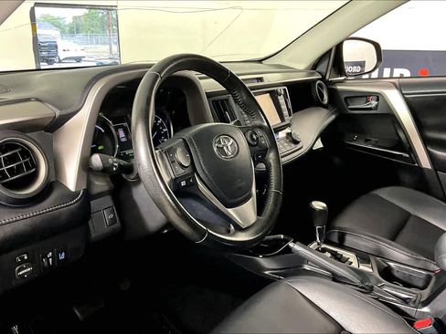 Used 2018 Toyota RAV4 Limited image 16