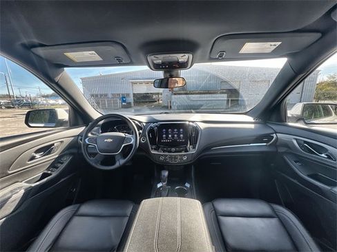 Used 2022 Chevrolet Traverse LT image 19