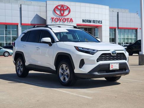Used 2025 Toyota RAV4 XLE w/ Convenience Package image 2