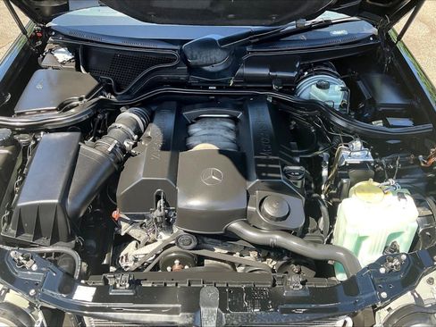 Used 2001 Mercedes-Benz E 320 Sedan image 28