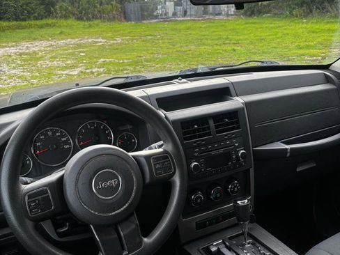 Used 2012 Jeep Liberty Sport AWD/4WD image 9
