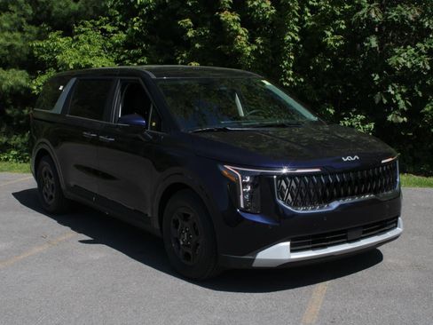 New 2026 Kia Carnival FWD image 3
