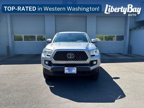 Used 2020 Toyota Tacoma SR5 AWD/4WD image 2