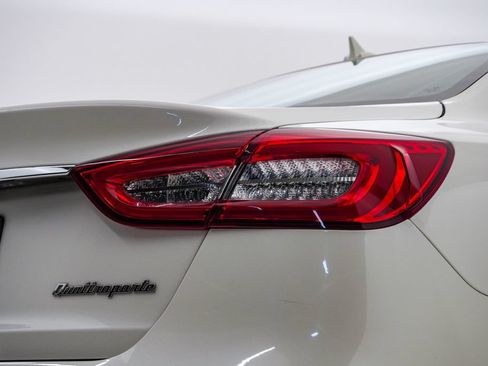 Used 2018 Maserati Quattroporte S Q4 AWD/4WD image 13
