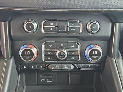 Used 2021 GMC Yukon XL AT4 w/ AT4 Premium Plus Package AWD/4WD image 26