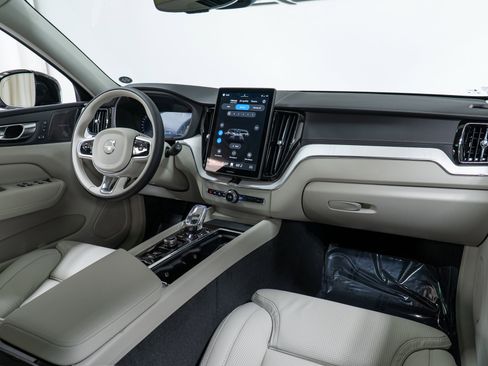 New 2026 Volvo XC60 B5 Ultra w/ Climate Package image 14