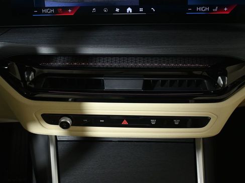 Used 2026 BMW 330i xDrive Sedan w/ Premium Package image 24