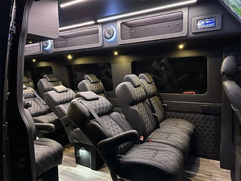 Used 2023 Mercedes-Benz Sprinter 3500 image 3